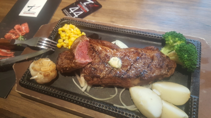 [試吃]ToTsuZen Steak 現切現煎以克計價濕式熟成牛排 投票日的嘗鮮初體驗