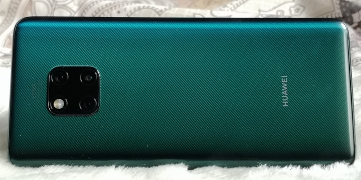 緑嗎？用了一晚，相隔16天再度入手mate20pro 8+256翡冷翠