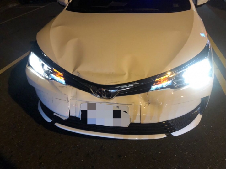 Altis 11.5 車頭小爛 要修多少？謝謝