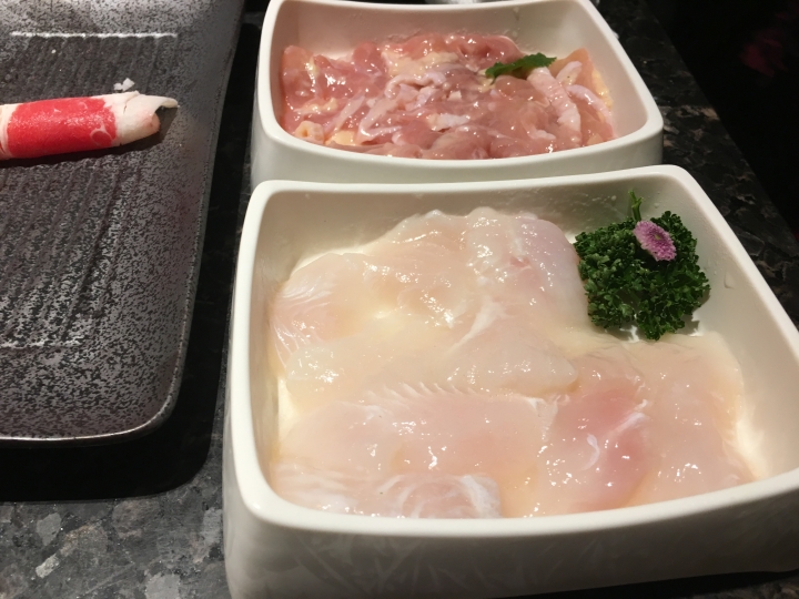 [食記] 海底撈，美味與服務品質兼具的麻辣火鍋 (台灣台北松壽路店)