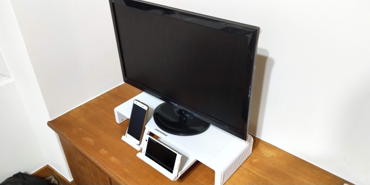點我看大圖 ENERMAX TANKSTAND 螢幕架 不專業開箱