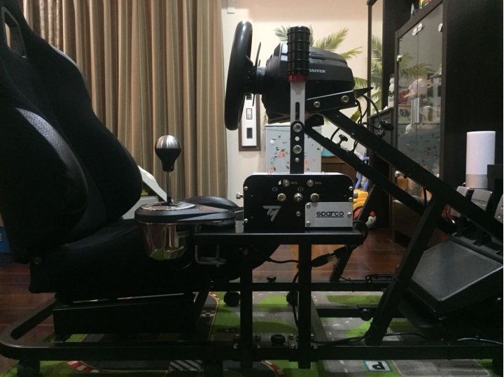 Thrustmaster手煞車與小豬牌排檔架