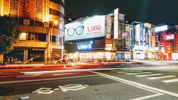 高雄配眼鏡 三民區樂活眼鏡LOHAS高應大店 瀟灑走一回