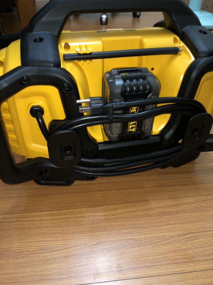 粗獷、狂野遠從千里來相聚 DeWalt DCR-025 手提音響