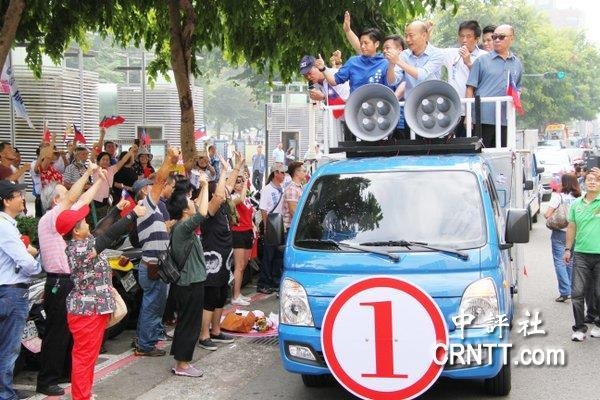 請問陳其邁的掃街車價值多少錢？韓國瑜的又是多少呢？