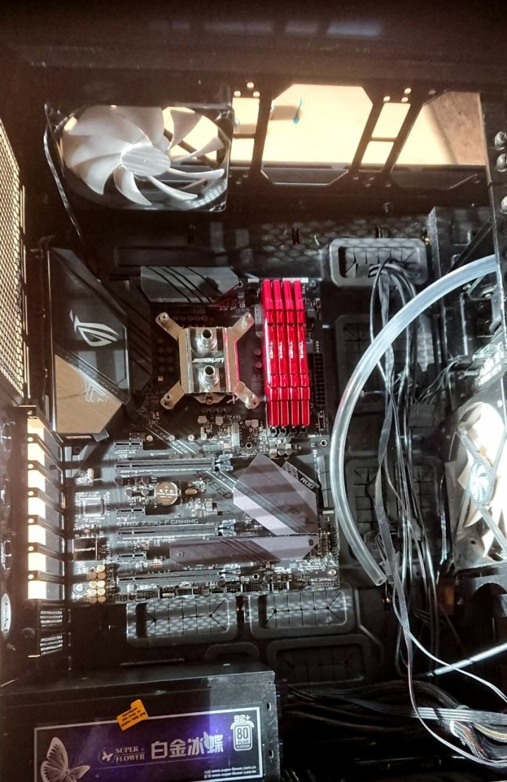 ROG STRIX Z390-F GAMING 9900K +水冷 分享