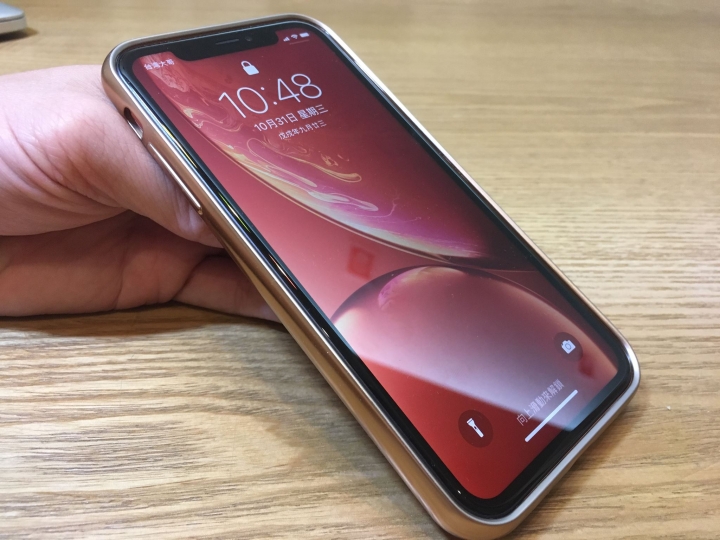 IPhone XR Coral +moshi vitros gold 開箱