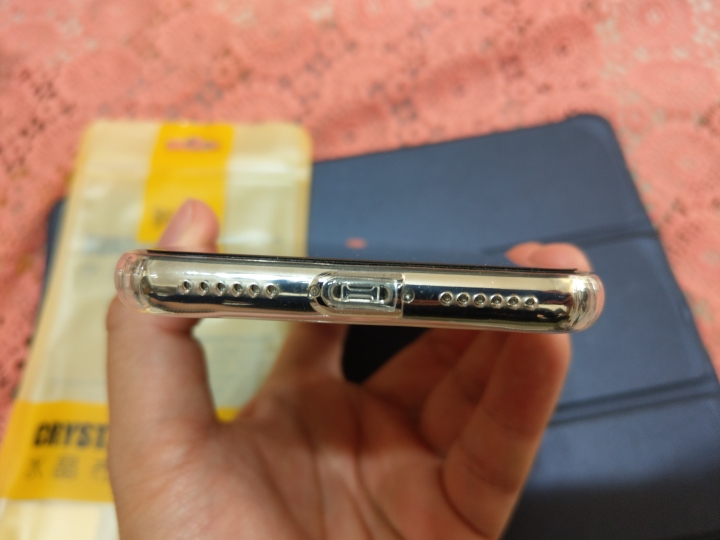 閃魔透明殼，接近裸機的質感
