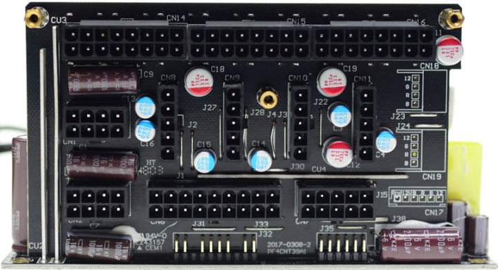 Antec High Current Gamer X1000開箱測試