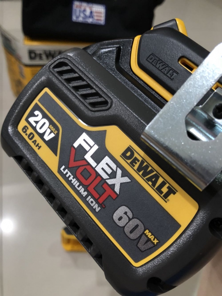 粗獷、狂野遠從千里來相聚 DeWalt DCR-025 手提音響