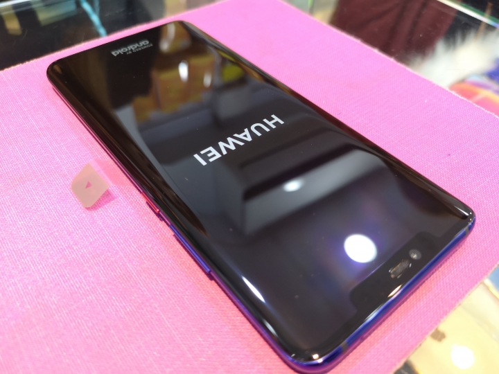 HUAWEI Mate 20 Pro不專業開箱與綠光測試結果（內附夜景比較圖）