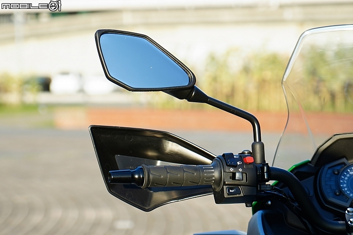 Kawasaki Versys-X 300 Tourer 配備滿載的越野旅行者