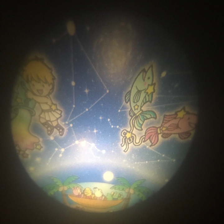 [開箱] 虎爺駕到! 哄睡嬰兒神器-TAKARA TOMY巧虎家庭劇院