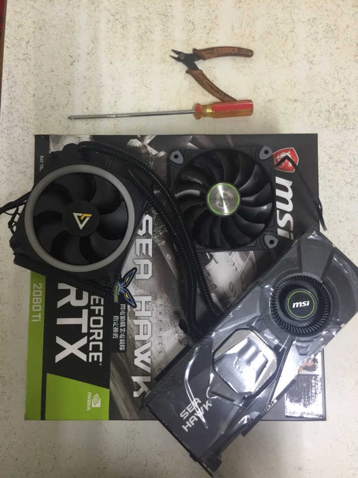 MSI 海鷹 2080Ti 不爽他不發光的風扇 換了它