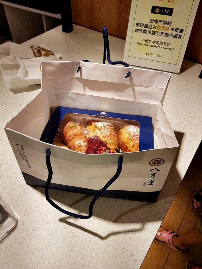 八月堂HAZUKIDO 臺中大遠百店 快閃店 殿堂級可頌 口味多樣 造型美 獨門摺層手法+高級食材原料~ 食記