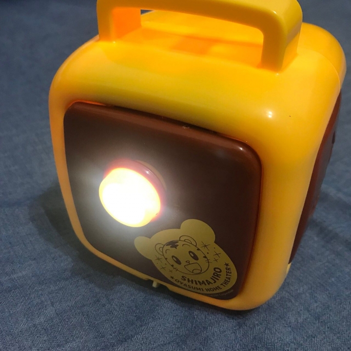 [開箱] 虎爺駕到! 哄睡嬰兒神器-TAKARA TOMY巧虎家庭劇院