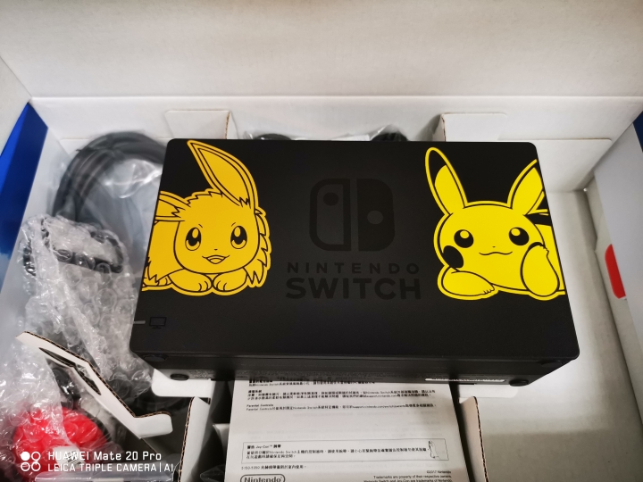《精靈寶可夢 Let's Go！》Switch同捆組 ……簡單開箱