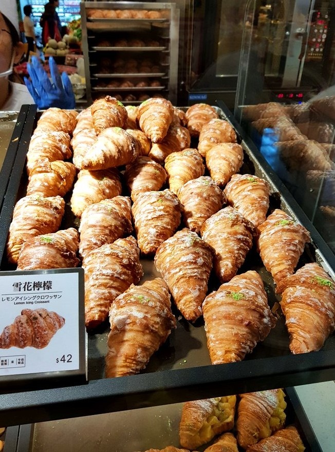 八月堂HAZUKIDO 臺中大遠百店 快閃店 殿堂級可頌 口味多樣 造型美 獨門摺層手法+高級食材原料~ 食記