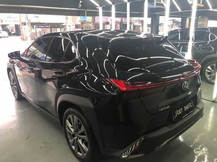 UX200 (Black) F-Sport limit Edition （限量50sets)開箱