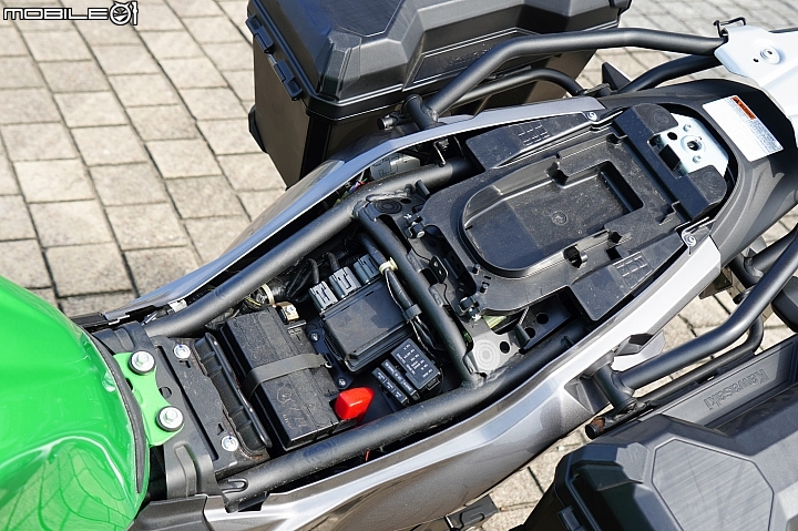 Kawasaki Versys-X 300 Tourer 配備滿載的越野旅行者