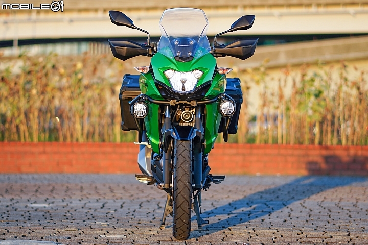 Kawasaki Versys-X 300 Tourer 配備滿載的越野旅行者