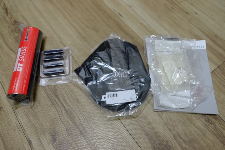 (輪組開箱)DT SWISS PR1400 DICUT OXIC