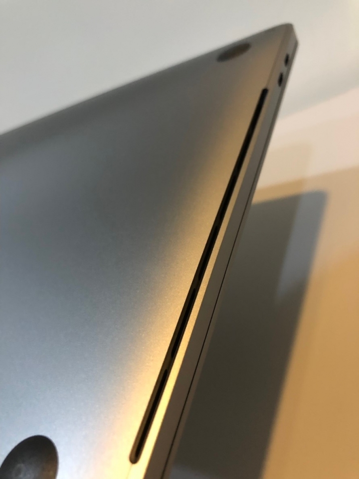 2018 MacBook Pro 13" w/ Touch Bar 開箱