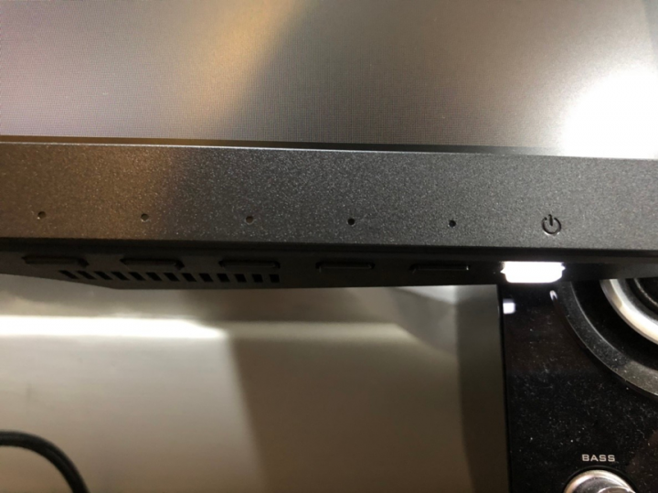 女友就是愛大的…BenQ GW2780開箱 Feat. BenQ智能掛燈
