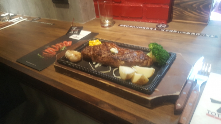 [試吃]ToTsuZen Steak 現切現煎以克計價濕式熟成牛排 投票日的嘗鮮初體驗