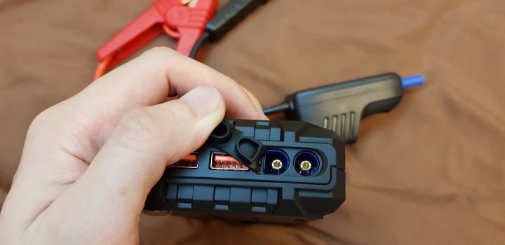 台灣首發  ROAV Jump Starter Pro 救車行動電源 anker副牌