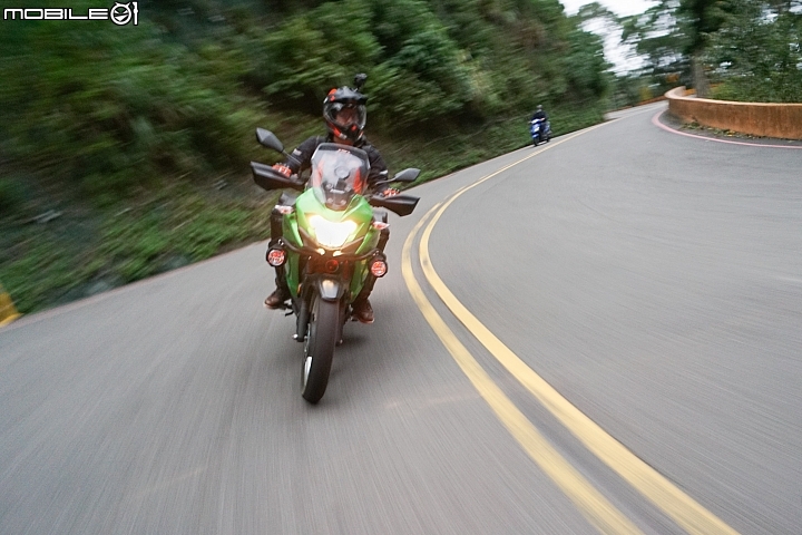 Kawasaki Versys-X 300 Tourer 配備滿載的越野旅行者