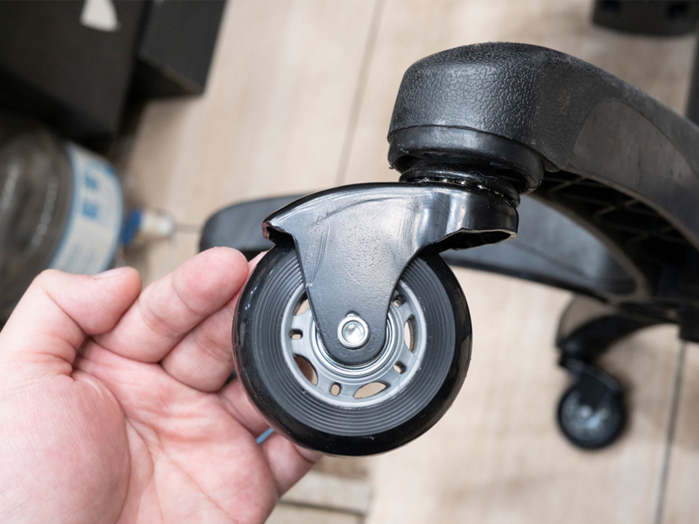 【開箱】幫電腦椅換新腳 為了讓椅子滑..只好手滑了..