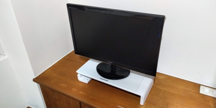 點我看大圖 ENERMAX TANKSTAND 螢幕架 不專業開箱