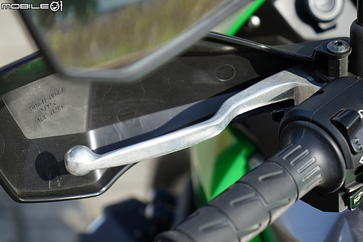 Kawasaki Versys-X 300 Tourer 配備滿載的越野旅行者
