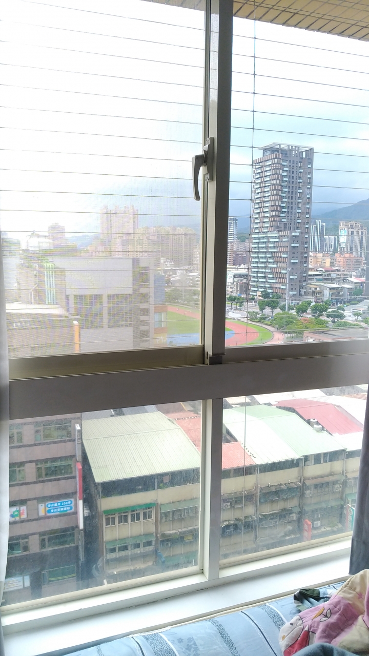 [開箱] 簡潔明亮小家宅 (統包心得、除甲醛、隔音窗等施工經驗分享)