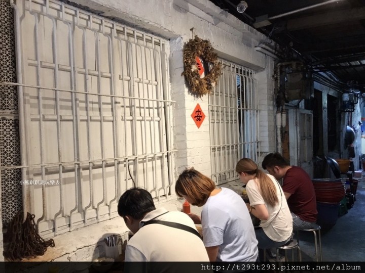 【美食--台南】永樂市場國華街『一味品碗粿』&『富盛號碗粿』比一比,走過一甲子的好味道~