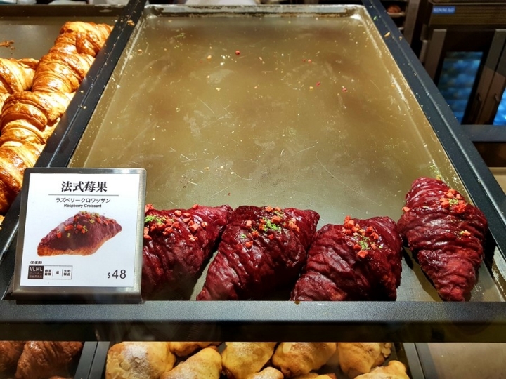 八月堂HAZUKIDO 臺中大遠百店 快閃店 殿堂級可頌 口味多樣 造型美 獨門摺層手法+高級食材原料~ 食記