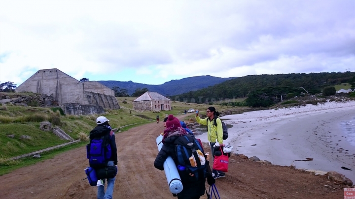 【澳洲●塔斯】瑪麗亞島Maria island 兩天一夜爬上第二高山俯瞰整座島 D1 上