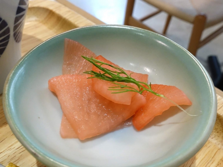 [食記] 新竹。皿富器食 min food。日系風格定食 講究食材的美味餐廳! 好評推薦--泰香咖哩雞菲力、豚骨拉麵\x26炙燒牛丼(近巨城)