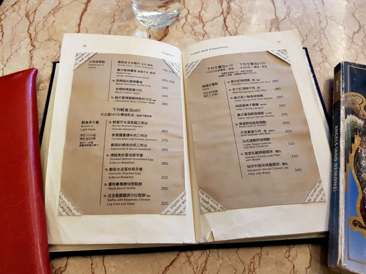 台北內湖moooon river cafe, books 咖啡館~閱讀好地方~ 豪華歐洲宮廷風裝潢~書本菜單~ 氣氛滿滿~ 下午茶~食記~