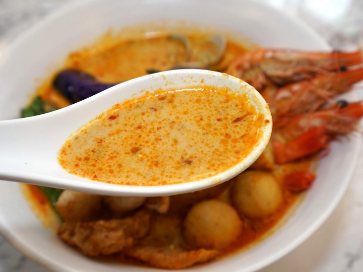 [食記] 瘦仔林叻沙。高CP值的馬來西亞風味料理。用料實在、香辣過癮、價格平實!(近忠孝復興、微風廣場)