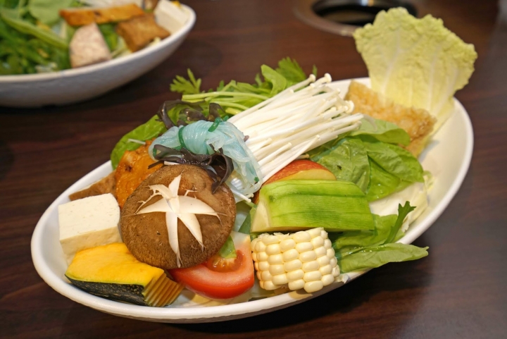 [食記] 天鍋宴。新鮮高檔海鮮食材、天母聚餐首選。秋天吃蟹大推--黃金蟹雙人鍋(近芝山站)