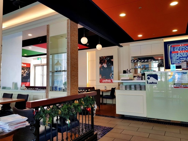 台北市內湖[連鎖]Lavazza老咖啡館~下午茶~ 簡餐~ 義大利麵~ 咖啡~ 擁擠的內湖~ 不擁擠的咖啡廳~~ 食記~
