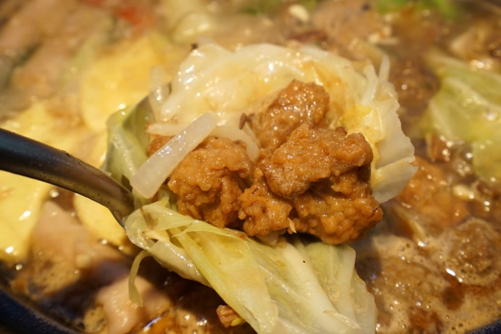 [食記] 黑哥自助石頭火鍋城。中山站美食。高CP值、食材新鮮、以盤計價、用餐環境像咖啡店般舒適!