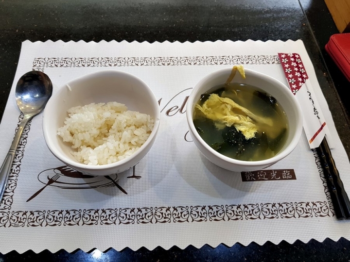 苗栗頭份尚順廣場~紅雅鐵板燒~中午商業午餐168元 泰式打拋肉~食記