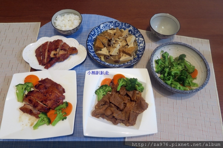 【美食推薦】輕輕鬆鬆煎出濃郁的【紅麴豆乳雞腿排】，光聞到就餓了~
