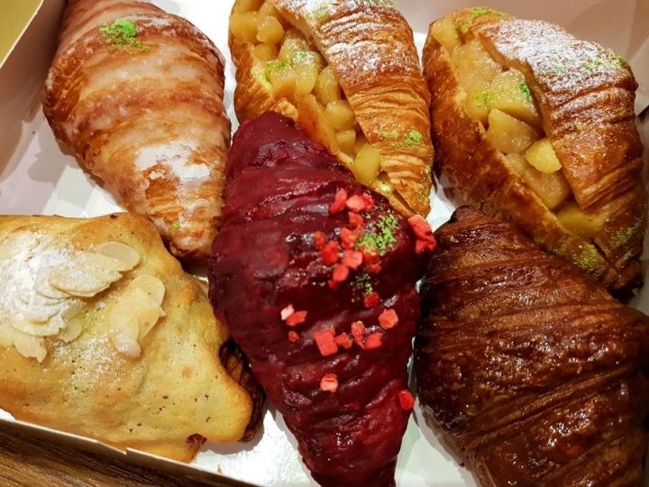 八月堂HAZUKIDO 臺中大遠百店 快閃店 殿堂級可頌 口味多樣 造型美 獨門摺層手法+高級食材原料~ 食記