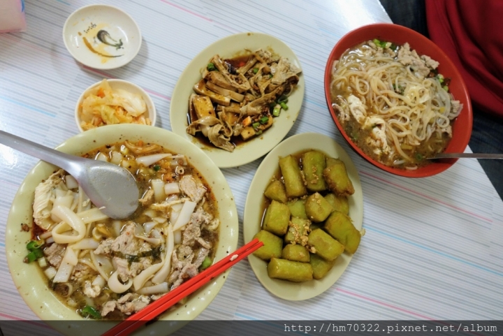 『桃園食記』- 平鎮區貿三路.李燕雲南米干 / 忠貞市場 / 眷村美食 / 眷村小吃 / 中壢美食