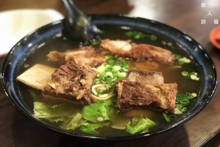 牛肉麵界扛霸子.巨大牛小排麵.老兵曾王記牛肉麵