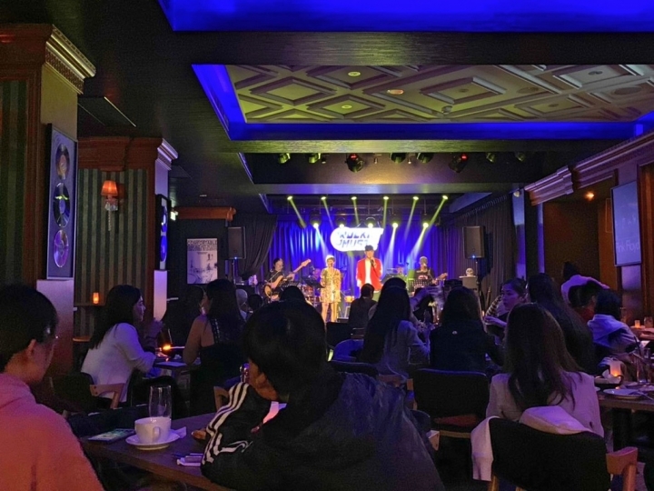 [台北光華商場三創]Rocket Music 音樂火箭餐廳 -- 現場演唱調酒餐廳 （近忠孝新生捷運站）